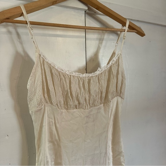 Vintage Gold Tag Victoria's Secret Cream Satin Slip Nightgown Y2K - Size: Small - Picture 5 of 10